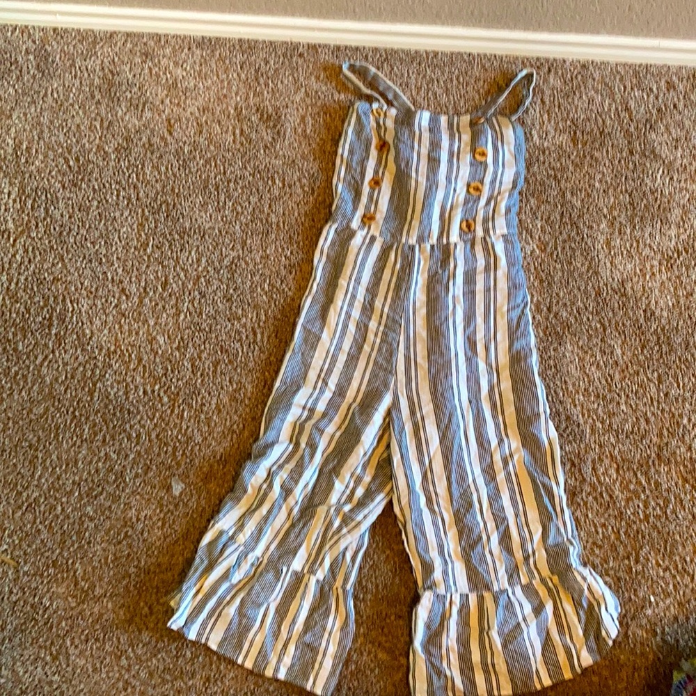 Are you black and white striped button jumper